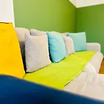 Elegant, Airy & Comfortable Wparking Parliament Apartment *