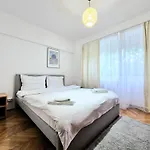 Elegant, Airy & Comfortable Wparking Parliament Apartment Bucharest