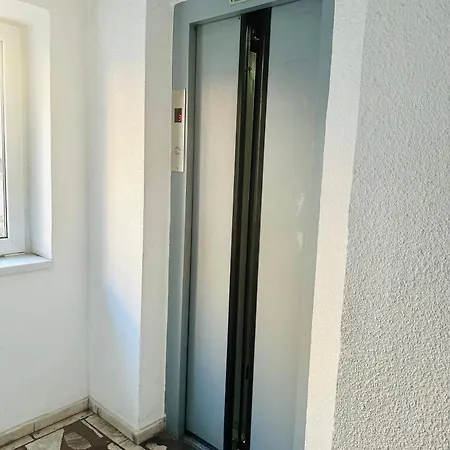 Next 2parliament - Tranquil Unirii - Airy & Comfy With Parking Daire