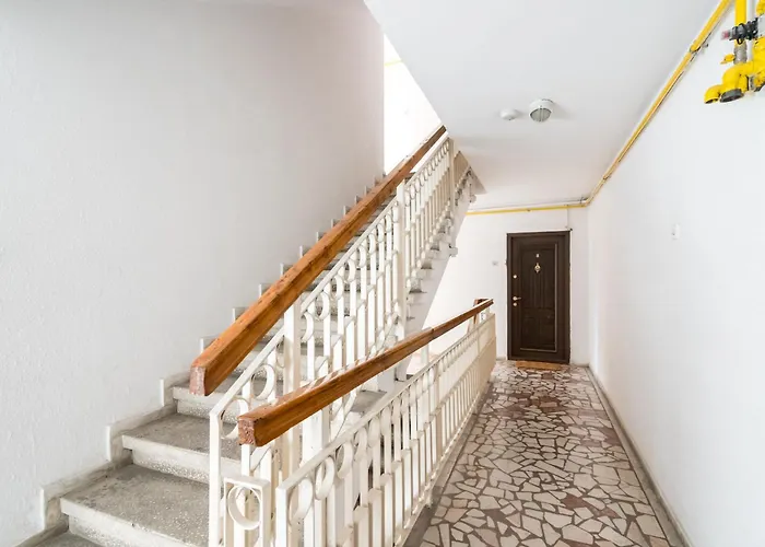 Next 2parliament - Tranquil Unirii - Airy & Comfy With Parking Апартаменти *