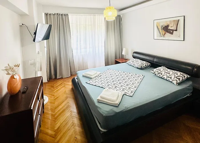 Next 2parliament - Tranquil Unirii - Airy & Comfy With Parking Апартаменти *