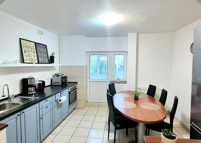 Next 2parliament - Tranquil Unirii - Airy & Comfy With Parking Апартаменти